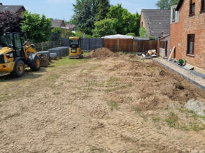 Vorbereitungen zu Verlegen des Rollrasens